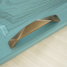 Load image into Gallery viewer, 1.25"-7.55" Brushed Bronze Pulls, Knobs & Handles | Kitchen, Cabinet, Dresser, Drawer & Wardrobe Hardware