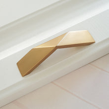 Load image into Gallery viewer, 1.25"-7.55" Modern Champaign Gold Pulls, Knobs & Handles | Kitchen, Cabinet, Dresser, Drawer & Wardrobe Hardware