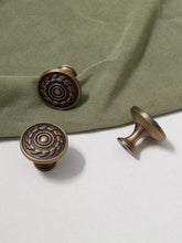 Load image into Gallery viewer, Vintage Bronze Brass Round Knobs, American Mid-Century French Style Handles for Drawers, Wardrobes and Kitchen Cabinets