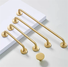 Load image into Gallery viewer, Large Solid Brass Knobs, Pulls & Handles | Kitchen, Drawer, Cabinet Door, Dresser & Cupboard Hardware