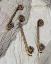 Load image into Gallery viewer, Cloud‑Shaped Mid‑Century Long Brass Pulls, New Chinese Retro Handles for Cabinet & Wardrobe