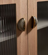Load image into Gallery viewer, French Retro Brass Shell Handles, New Mid‑Century Pulls for Cabinet Drawer Wardrobe Furniture