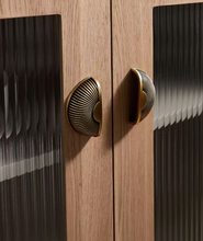 Load image into Gallery viewer, French Retro Brass Shell Handles, New Mid‑Century Pulls for Cabinet Drawer Wardrobe Furniture
