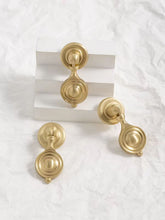 Load image into Gallery viewer, Light French Vintage Wave Brass Pendant Knobs, Single Hole Small Handles for Drawers and Wardrobes