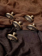 Load image into Gallery viewer, Vintage American French Antique Bronze Brass Knobs, Single Hole Retro Handles for Wardrobes, Kitchen Cabinets, Drawers and Shoe Cabinets