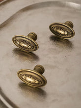 Load image into Gallery viewer, French Vintage Cabinet Knob, High‑End Antique Bronze Single‑Hole Furniture Pull for Wardrobe Cupboard Drawer
