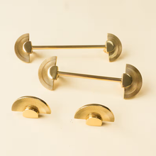 Load image into Gallery viewer, Light Luxury Brass Retro Pull Handle Modern Gold Pull Handle Wardrobe Pull Handle Drawer Door Pull Handle

