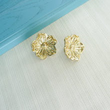 Load image into Gallery viewer, Gold Brass Flower Knobs | Kitchen Cupboard &amp; Drawer Pulls, Cabinet &amp; Dresser Handles, Furniture Hardware

