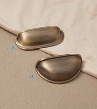 Load image into Gallery viewer, French Antique Brass Shell Solid Brass Drawer Pull, Luxury Retro Cabinet Door Handle for Kitchen Wardrobe
