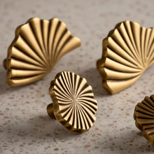 Load image into Gallery viewer, Ginkgo Leaf  Antique Bronze Cabinet Knobs &amp; Pulls for Kitchen
