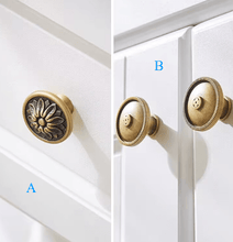 Load image into Gallery viewer, Vintage Single Hole Antique Bronze Round Knobs, Modern Minimalist Luxury Solid Brass Handles for Cabinets, Drawers and Wardrobes
