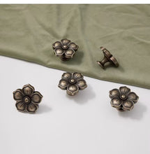 Load image into Gallery viewer, French Vintage Solid Brass Petal Cabinet Knob, Antique Bronze Floral Drawer Pull, Mid Century Modern Kitchen Wardrobe Door Handle
