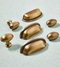 Load image into Gallery viewer, Pigeon Egg Brass Single Hole Pulls | French Luxury Shell Round Cabinet Handles
