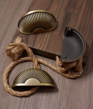 Load image into Gallery viewer, French Retro Brass Shell Handles, New Mid‑Century Pulls for Cabinet Drawer Wardrobe Furniture
