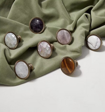 Load image into Gallery viewer, French Retro Crystal Shell Drawer Pulls, Luxury American Mid-Century Brass Handles for Kitchen Cabinets, Drawers and Wardrobes
