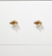 Load image into Gallery viewer, Ginkgo Leaf Antique Bronze Brass Knobs, Creative Vintage Drawer Pulls for Kids Room, Unique Cabinet &amp; Wardrobe Handles
