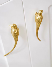 Load image into Gallery viewer, High-End Magpie Brass Drawer Knobs, Minimalist Luxury Bird Shape Handles for Wardrobe and Furniture
