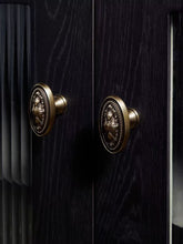 Load image into Gallery viewer, Vintage American French Antique Bronze Brass Knobs, Single Hole Retro Handles for Wardrobes, Kitchen Cabinets, Drawers and Shoe Cabinets
