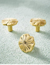 Load image into Gallery viewer, Brass Lotus Leaf Single Hole Cabinet Knob, Creative Modern Minimalist Luxury Gold Handle for Wine Cabinet, Drawer, Cupboard
